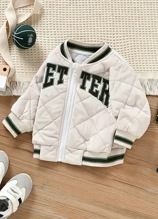 Весенний бомбер на мальчика, легкая куртка на мальчика бежевого цвета