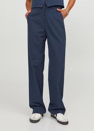 Брюки классические со стрелками женские jjxx темно-синие (12345842)