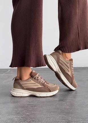 Женские кроссовки