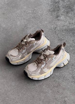 Спортивні кросівки