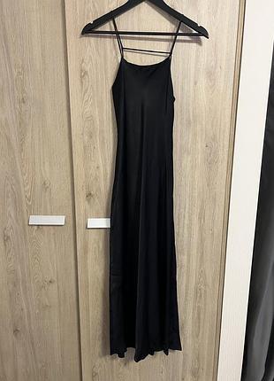 Чорна сатинова сукня