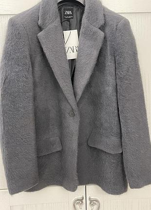 Дуже стильне пальто . нове. zara