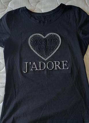 Футболка со стразами.