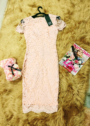 Элегантное новое платье с нежным кружевом