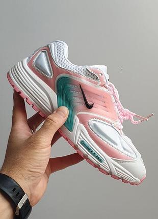 Женские кроссовки