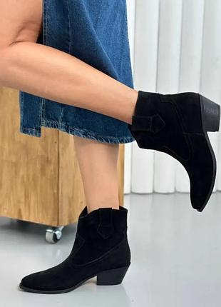 Стильные ботинки котелки женские замшевые черного цвета на каблуках демисезонные.37