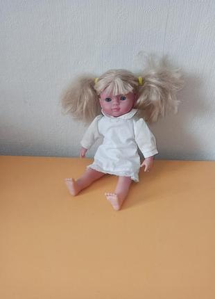 Лялька дівчинка