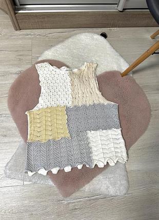 Вязаная маечка печворк от urban outfitters