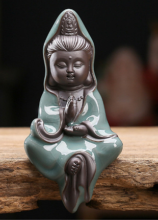 Статуэтка маленькая гуань инь по краю