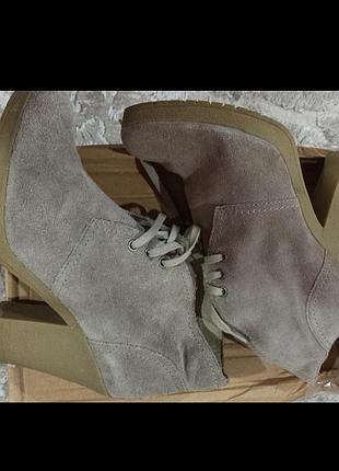 Замшеві ботильйони esprit