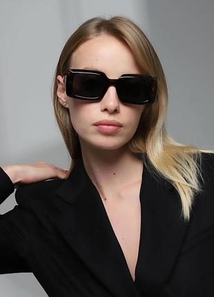 Коричневые прямоугольные солнцезащитные очки италия