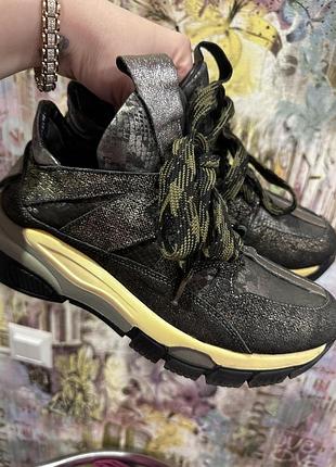 Кроссовки из натуральной кожи туречевица