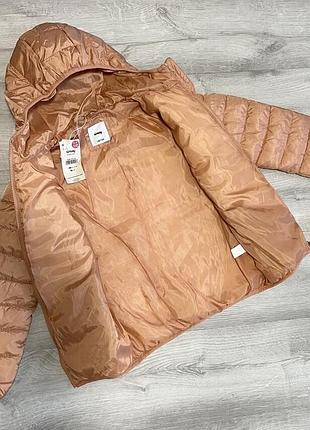 Гарна фірмова куртка. 7