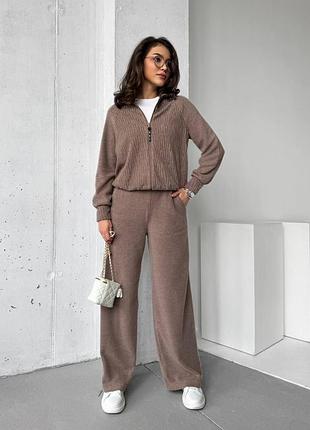 Женский прогулочный костюм