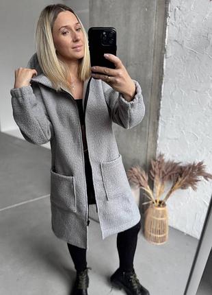 Жіночий кардиган букле з капюшоном