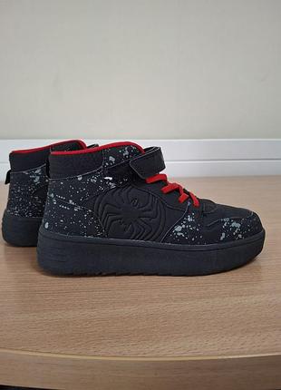 Детские ботинки