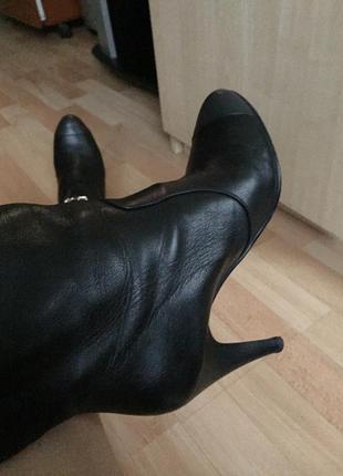 Шкіряні чоботи в стилі chanel .