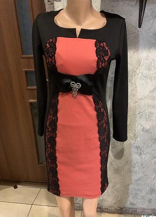 Платье нарядное 44