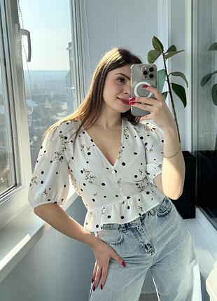 Мила вкорочена біла блуза в горох 1+1=3