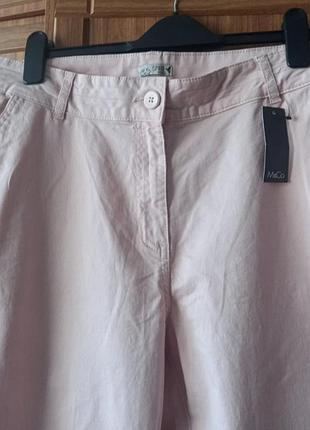 Джинси,б
рюки, брюки женские. цвет- пудра.ткань плотная, приятная на ощупь.размер указан 14, но реально - 16 ориентируйтесь по измерениям.