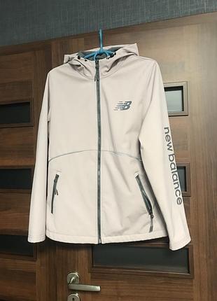 Курточка от new balance