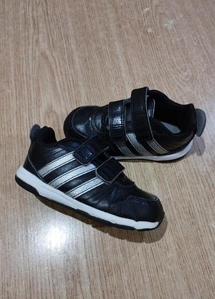 Шкіряні кросівки adidas адідас