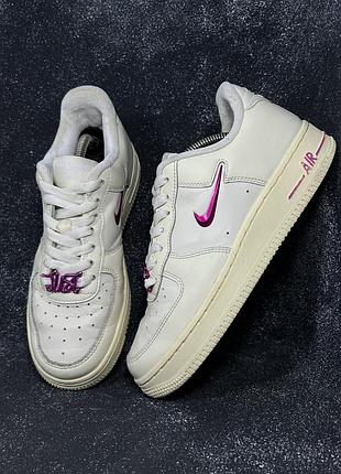Кроссовки женские оригинальные бежевые nike air force 1 07 se yellow