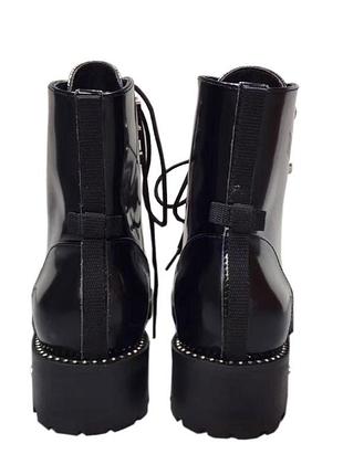 Черные ботинки