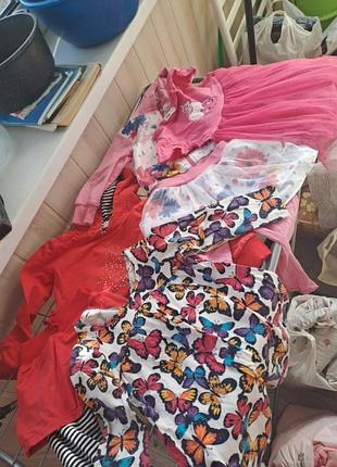 Костюмы и платья 98 р, на 2-3 года,