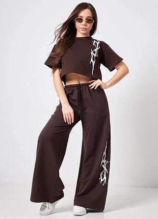 Крутий костюм, штани баггі та укорочена футболка