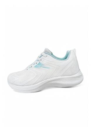 Белые кроссовки из текстиля