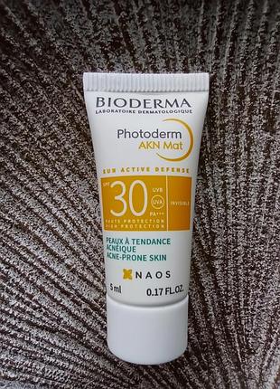 👒солнцезащитная эмульсия bioderma photoderm аkn mat spf 30 для жирной кожи пробник/миниатюра 5мл.