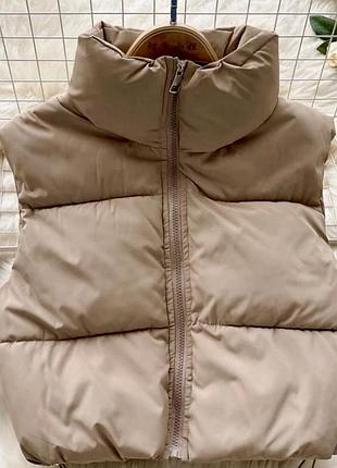 Укорочена дута жилетка беж