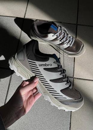 Umbro чоловічі кросівки -42p. оригінал