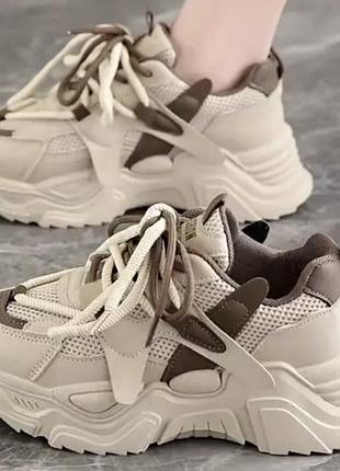 Женские кроссовки