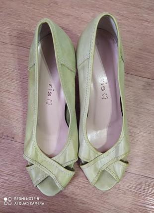 Салатові босоніжки з натуральної шкіри