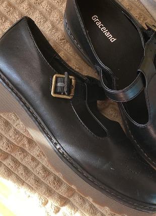 Вінтажні туфлі у стилі dr.martens