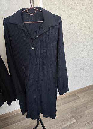 Жіноча чорна сукня вільного крою