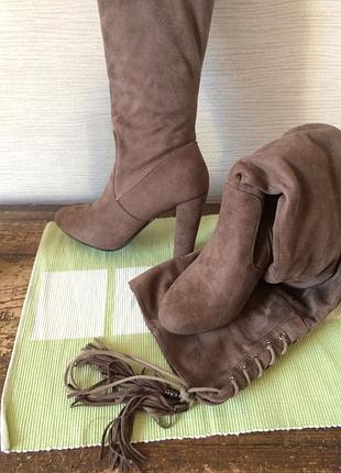 Женские демисезонные высокие коричневые сапоги на каблуке