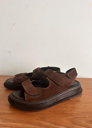 Кожаные босоножки