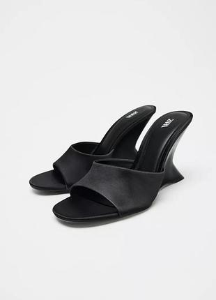 Босоножки женские черные асимметричные zara new