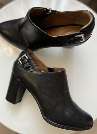 Черевики clarks