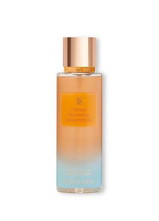 Парфюмированный спрей victoria's secret vibrant blooming passionfruit виктория сикрет оригинал