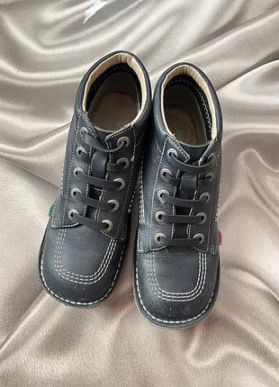 Черные анатомические кожаные ботинки на шнуровке