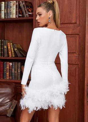 Вечернее платье с перьями