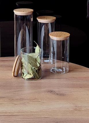Стеклянные банки с бамбуковыми крышками