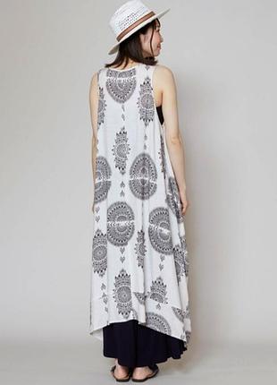 Асимметричное платье.