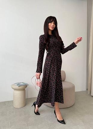 Женское платье в цветочный принт с завязками по бокам