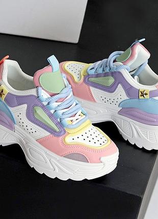 Жіночі кросівки