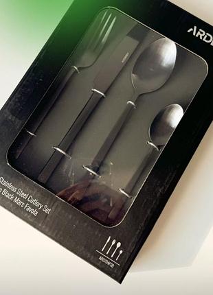 Столовые приборы